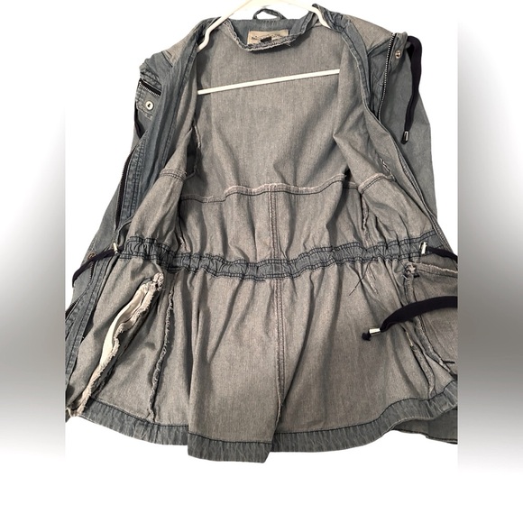 Women’s Vintage Cotton Chambray Zip Jacket With Hood - Picture 5 of 10